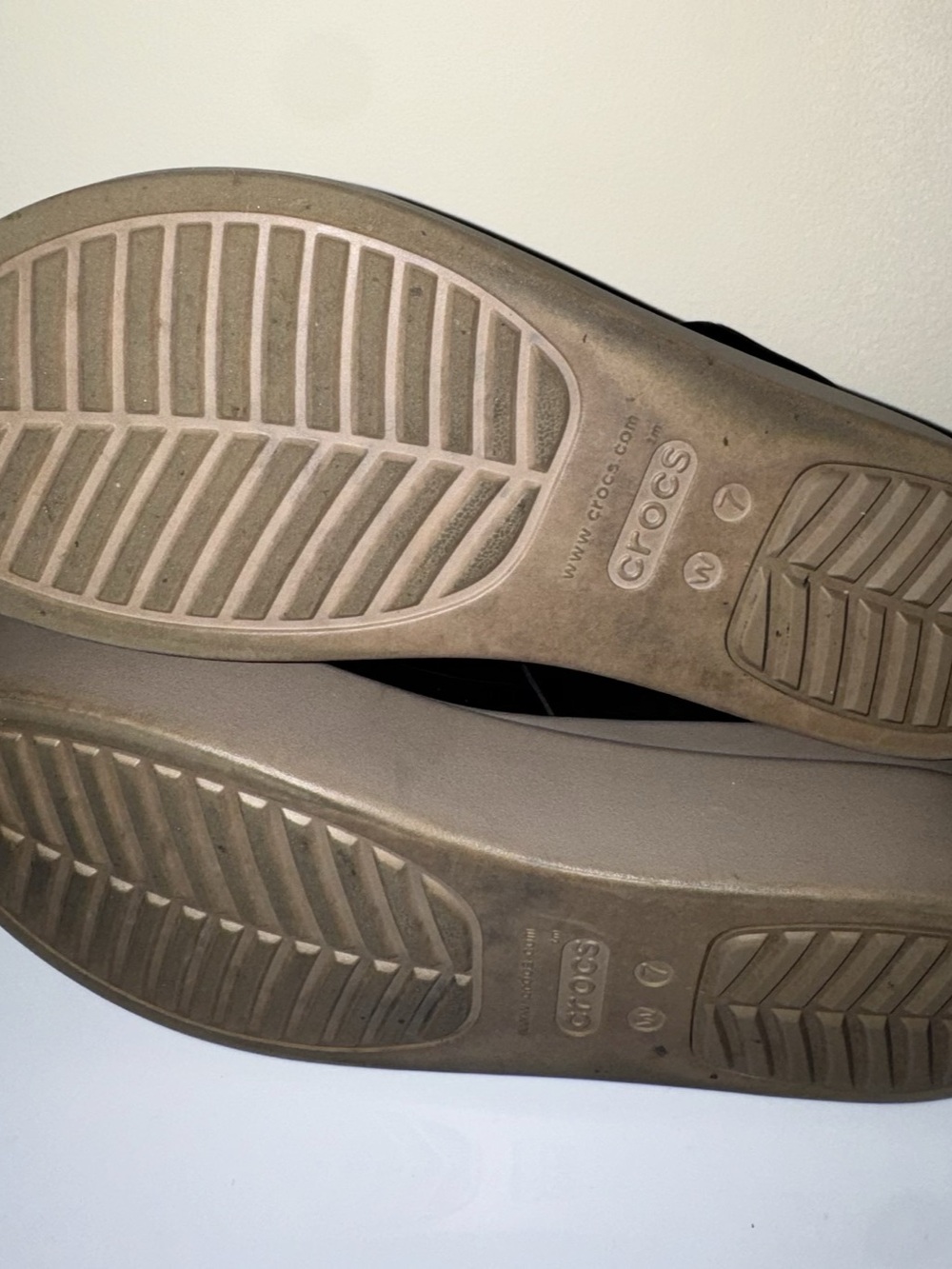 Crocs Brooklyn Low Wedge Sandals Black & Brown US 7 - Picture 11 of 12